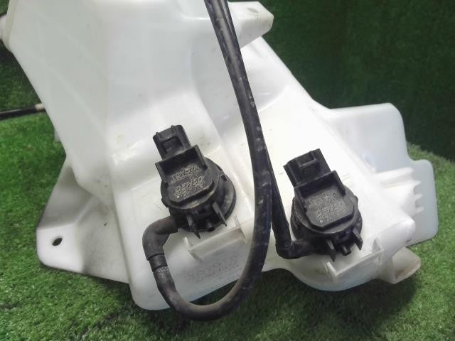 アクア DAA-NHP10 ウォッシャータンク　フロントリア用　 DENSO　060851-399　85315-52440 自社品番250106