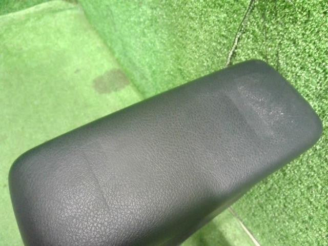 アクア DAA-NHP10 コンソールボックス　肘掛け　アームレスト　 ドリンクホルダー付　ビス付　58905-52060-C0 自社品番250106