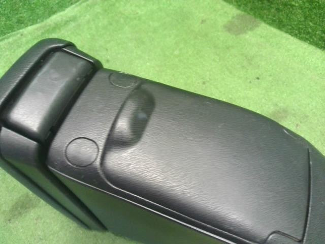 アクア DAA-NHP10 コンソールボックス　肘掛け　アームレスト　 ドリンクホルダー付　ビス付　58905-52060-C0 自社品番250106