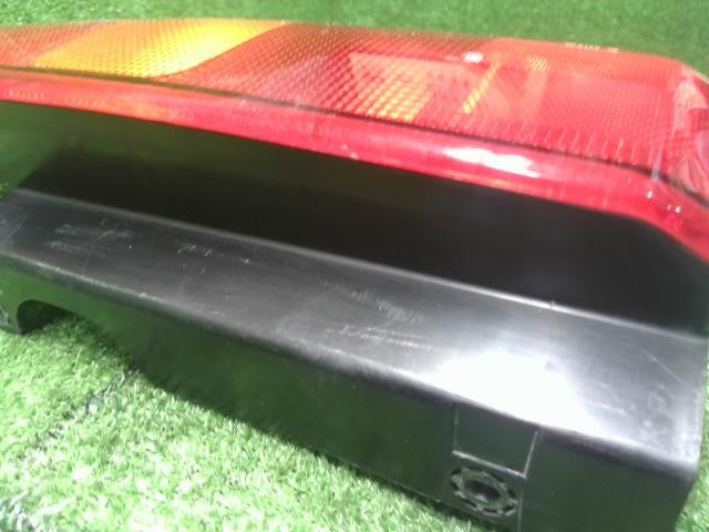 ジムニー ABA-JB23W 右テールランプ テールライト 運転席側 コイト 35650-81A00 自社品番250110