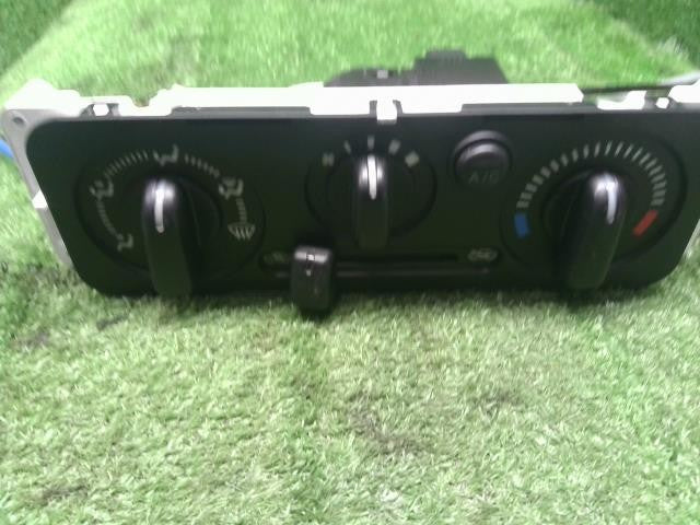 ジムニー ABA-JB23W エアコンスイッチパネル ACスイッチパネル マニュアルA/C 74400-70J42-5PK 自社品番250110