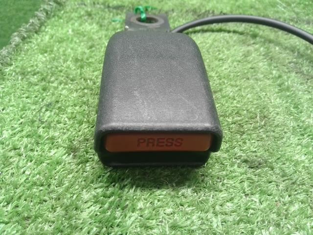 ジムニー ABA-JB23W 運転席 ドライバーシートベルト バックル 受けのみ 84910-57M60 自社品番250110