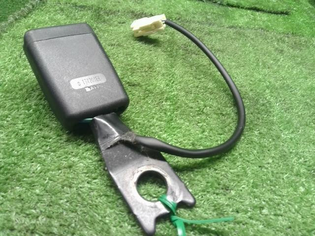 ジムニー ABA-JB23W 運転席 ドライバーシートベルト バックル 受けのみ 84910-57M60 自社品番250110