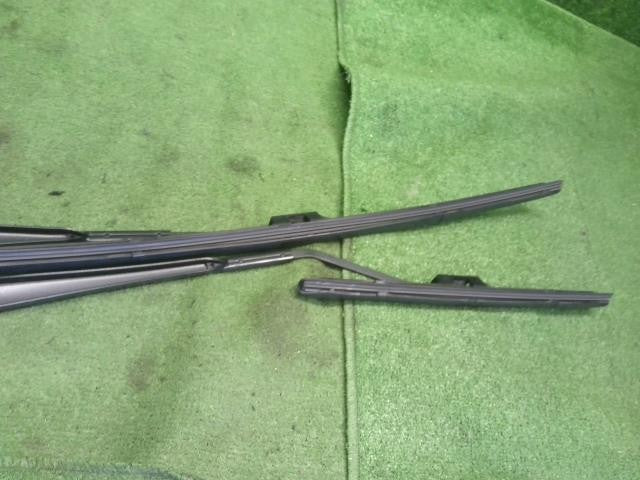 ノート 6AA-E13 フロントワイパーアーム左右セット　MITSUBA　自社品番250111