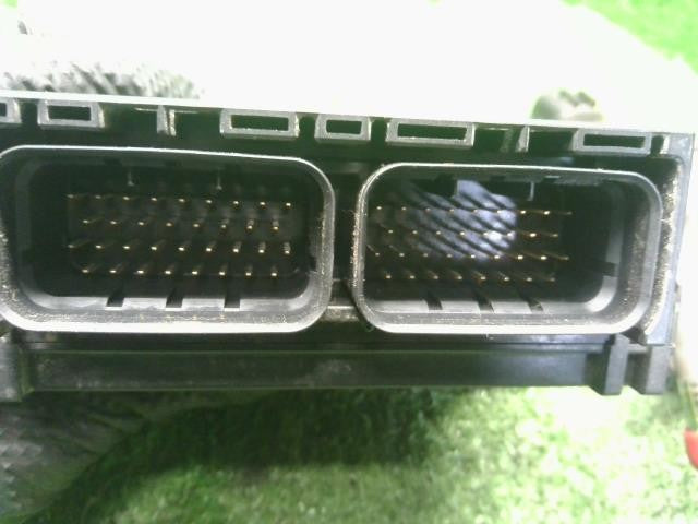 エブリィ EBD-DA64V エンジンコンピューター スロットルボディ　ECU　スロボ　33920-68H43 自社品番250117