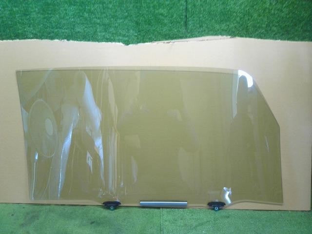 ポルテ DBA-NSP140 左フロントドアガラス 左Fドアガラス 助手席側 68104-52020 自社品番250130
