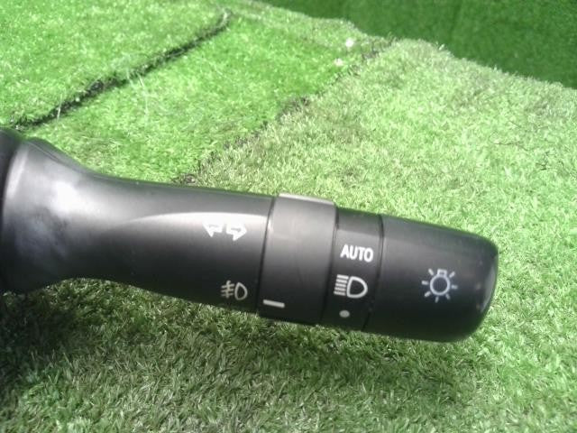 ポルテ DBA-NSP140 ライトスイッチ 84140-42070 自社品番250130