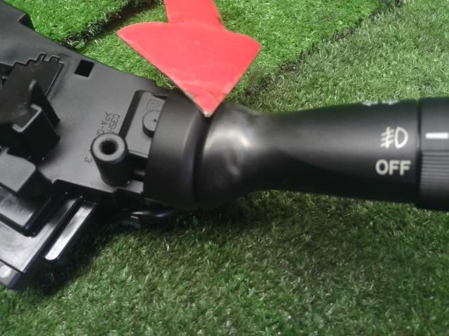 ポルテ DBA-NSP140 ライトスイッチ 84140-42070 自社品番250130