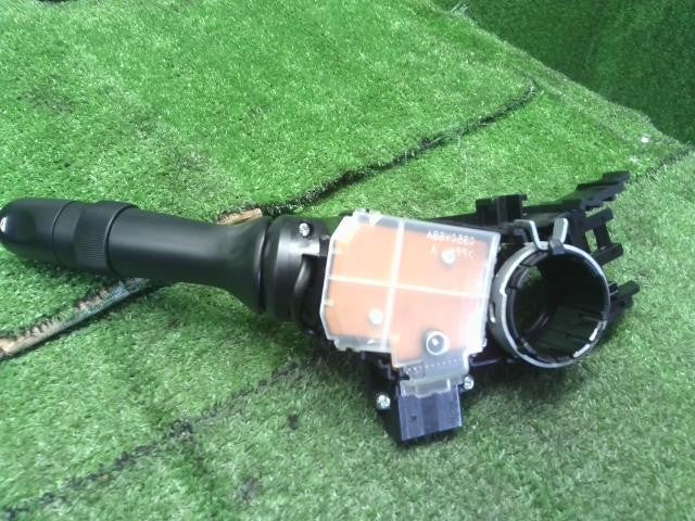 ポルテ DBA-NSP140 ライトスイッチ 84140-42070 自社品番250130