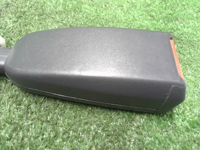 サンバー LE-TT2 ドライバーシートベルトキャッチ　運転席側　右フロント　シートベルトバックル　 64630TC000NR 自社品番250134