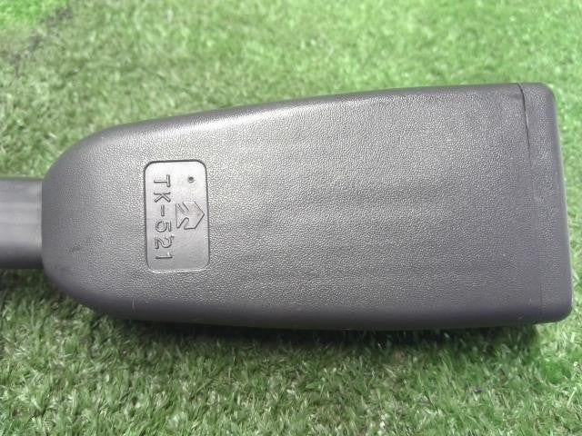 サンバー LE-TT2 ドライバーシートベルトキャッチ　運転席側　右フロント　シートベルトバックル　 64630TC000NR 自社品番250134