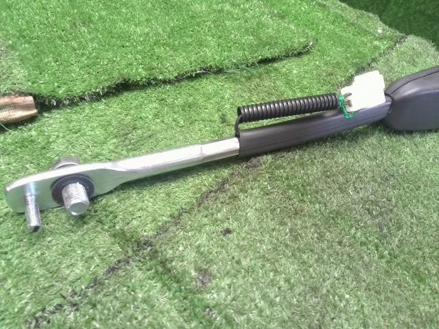 サンバー LE-TT2 ドライバーシートベルトキャッチ　運転席側　右フロント　シートベルトバックル　 64630TC000NR 自社品番250134