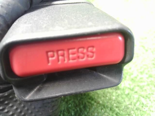 ハイゼット EBD-S211P ドライバーシートベルトキャッチ　運転席側　右フロントシートベルトバックル 73230-B5052-B0 自社品番250135