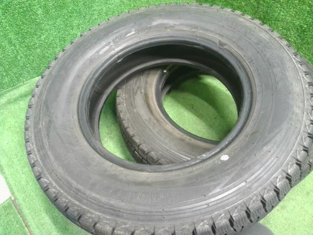 (2) 12インチ 冬 スタッドレスタイヤ 中古 22年 2本 145R12 ダンロップ キャリィトラック外し(250136)