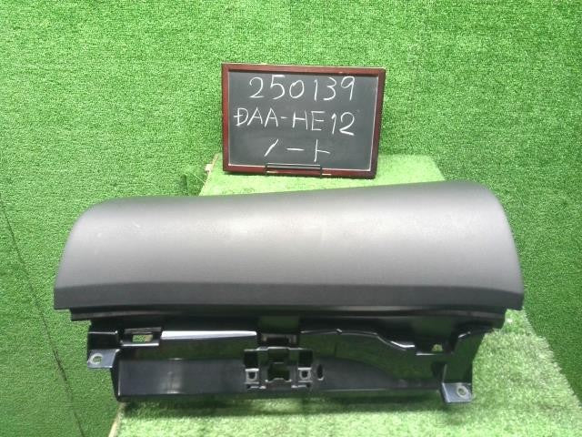 ノート DAA-HE12 グローブBOX　ボックス　上側 68510-3VA0A 自社品番250139