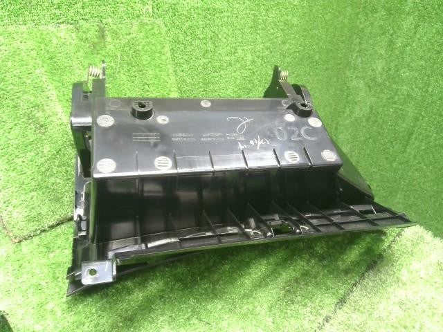 ノート DAA-HE12 グローブBOX　ボックス　上側 68510-3VA0A 自社品番250139