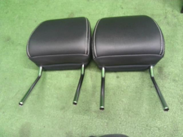 タント DBA-LA610S ヘッドレスト 1台分　71910-B2C40-C0 自社品番250143