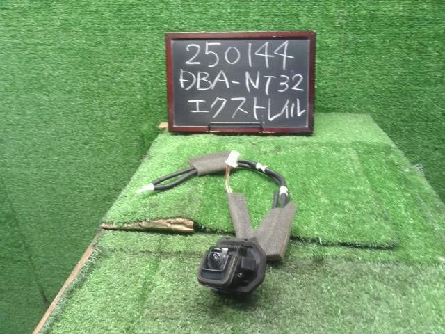 エクストレイル DBA-NT32 リアカメラ バックカメラ　28442-4BA4A 自社品番250144
