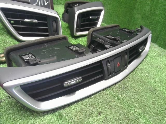 エクストレイル DBA-NT32 エアコン吹出口セット　左右　センター　ルーバ　68750-4CE0A 自社品番250144