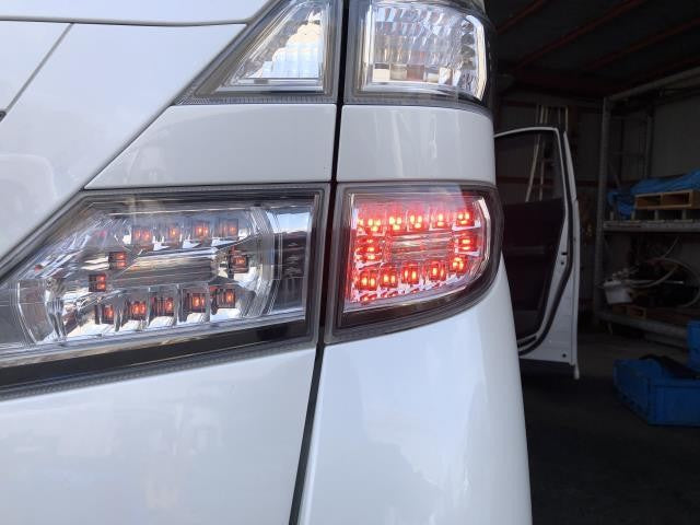 ヴェルファイア DBA-GGH25W 外側 右テールランプ テールライト 運転席側 コイト 81551-58090 自社品番250156