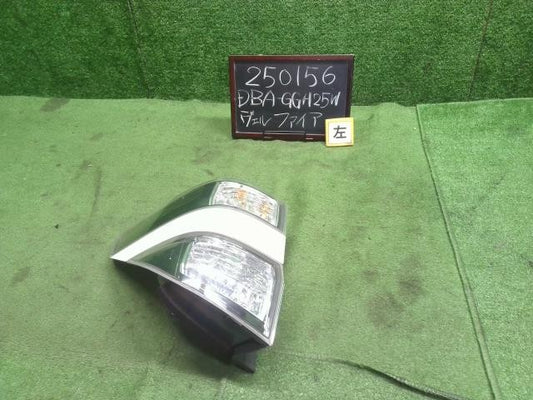 ヴェルファイア DBA-GGH25W 外側 左テールランプ テールライト 助手席側 コイト81561-58090 自社品番250156