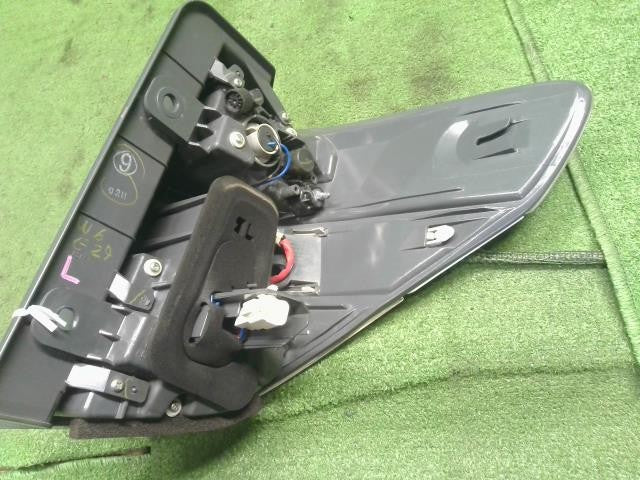 ヴェルファイア DBA-GGH25W 外側 左テールランプ テールライト 助手席側 コイト81561-58090 自社品番250156