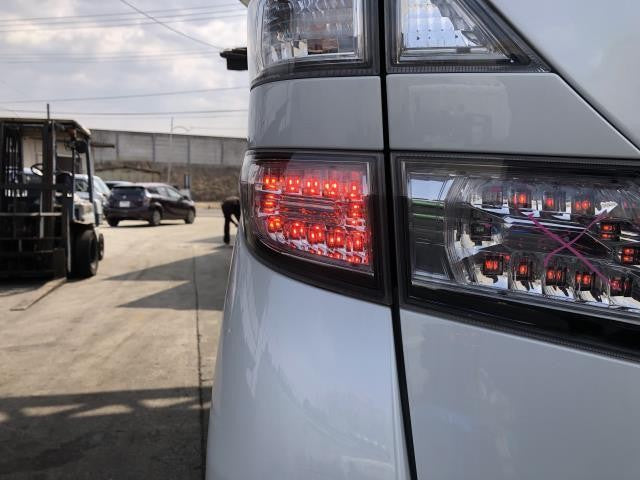 ヴェルファイア DBA-GGH25W 外側 左テールランプ テールライト 助手席側 コイト81561-58090 自社品番250156