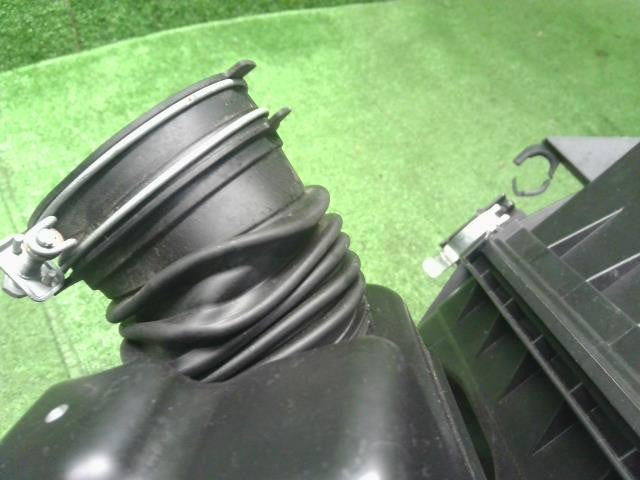 ヴェルファイア DBA-GGH25W エアクリーナー　 17700-31661 自社品番250156