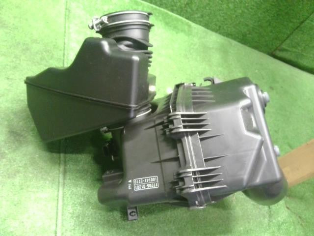 ヴェルファイア DBA-GGH25W エアクリーナー　 17700-31661 自社品番250156