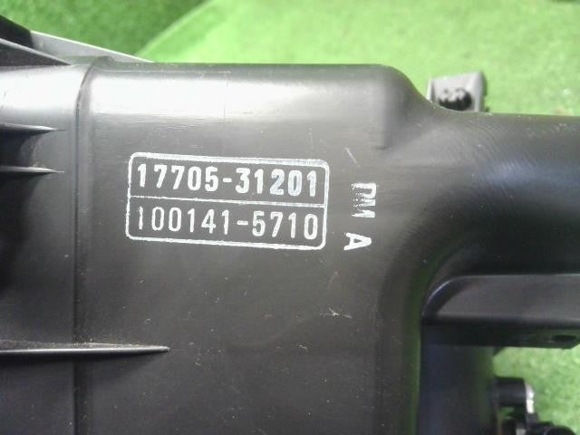 ヴェルファイア DBA-GGH25W エアクリーナー　 17700-31661 自社品番250156