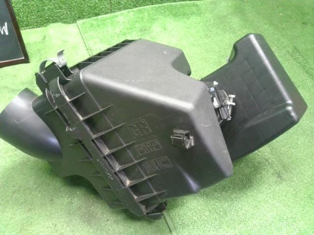 ヴェルファイア DBA-GGH25W エアクリーナー　 17700-31661 自社品番250156