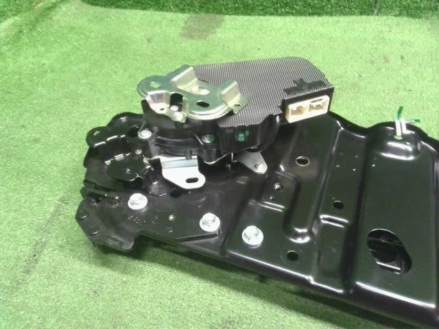 ヴェルファイア DBA-GGH25W 右パワースライドドアモーター 運転席 85005-58020 自社品番250156