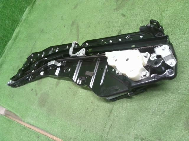 ヴェルファイア DBA-GGH25W 左パワースライドドアモーター 助手席 85006-58020 自社品番250156