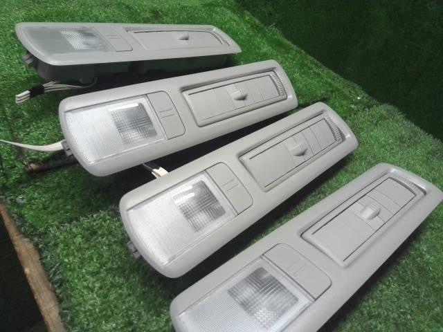 ヴェルファイア DBA-GGH25W ルームランプ リア 後ろ側 吹出口 81360-58010-B0 自社品番250156