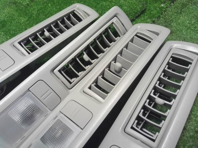 ヴェルファイア DBA-GGH25W ルームランプ リア 後ろ側 吹出口 81360-58010-B0 自社品番250156