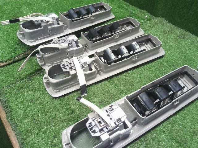 ヴェルファイア DBA-GGH25W ルームランプ リア 後ろ側 吹出口 81360-58010-B0 自社品番250156