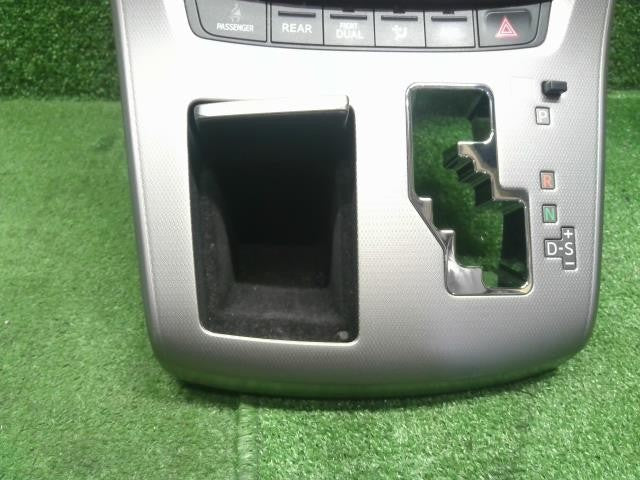 ヴェルファイア DBA-GGH25W トヨタ純正 クラスター オーディオパネル 吹出口付　ACスイッチ付　55405-58120 自社品番250156