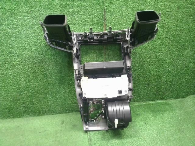 ヴェルファイア DBA-GGH25W トヨタ純正 クラスター オーディオパネル 吹出口付　ACスイッチ付　55405-58120 自社品番250156