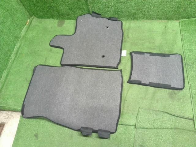 ヴェルファイア DBA-GGH25W トヨタ純正 フロアマット 1台分 自社品番250156