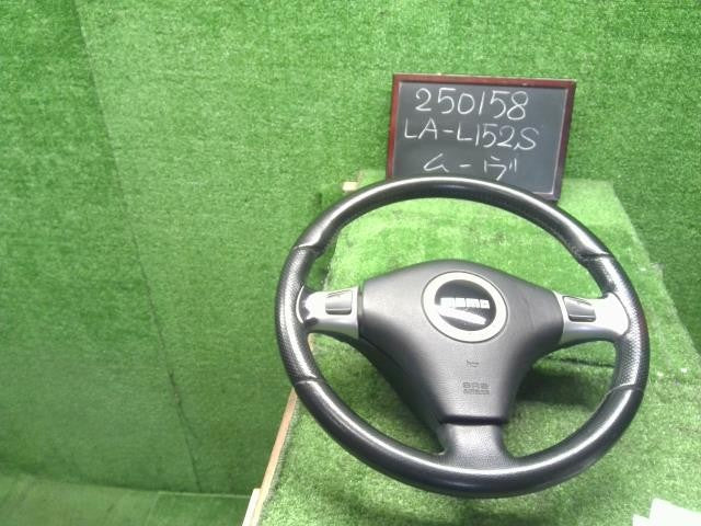 ムーヴ LA-L152S ステアリングホイール 純正MOMO,レザーハンドル 45102-B2020 自社品番250158　インフレーター欠品