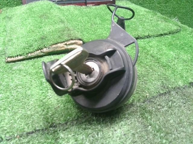 ハイゼット EBD-S211P 燃料キャップ　フューエルキャップ　鍵付き  自社品番250185