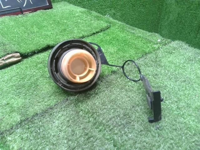 ハイゼット EBD-S211P 燃料キャップ　フューエルキャップ　鍵付き  自社品番250185