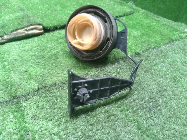 ハイゼット EBD-S211P 燃料キャップ　フューエルキャップ　鍵付き  自社品番250185