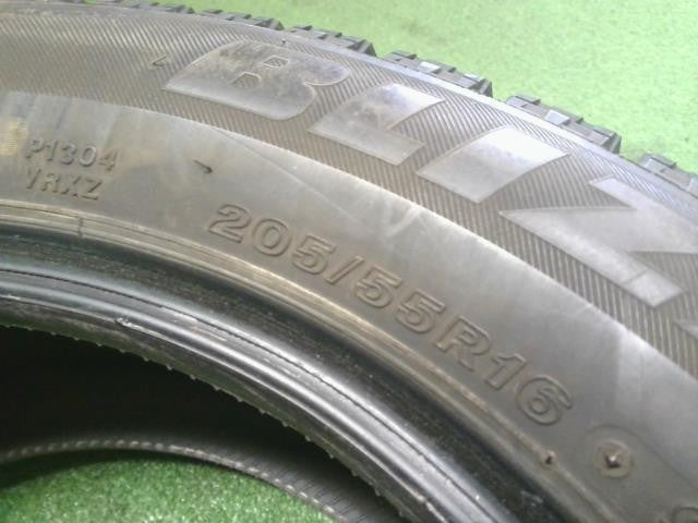 (2)16インチ 冬 スタッドレスタイヤ 4本 中古 205/55R16 20年製 BLIZZAK VRX ブリヂストン 自社品番250186