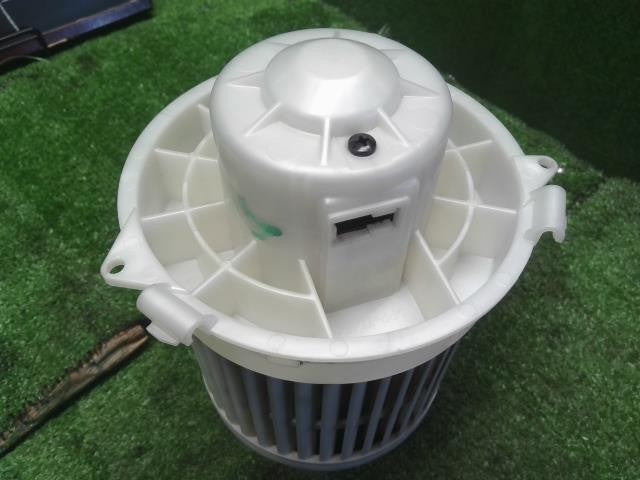 ノート DBA-NE12 ヒーターブロアモーター　ヒーターモーター 27226-3VE0A 自社品番250190