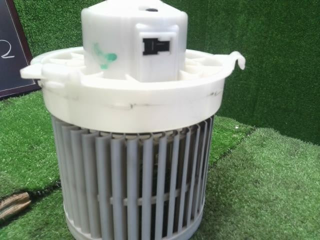 ノート DBA-NE12 ヒーターブロアモーター　ヒーターモーター 27226-3VE0A 自社品番250190