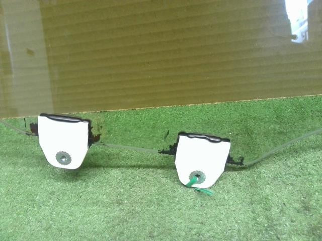 フィット 6BA-GR2 右フロントドアガラス　運転席側　 73300-TZA-J01 自社品番250195