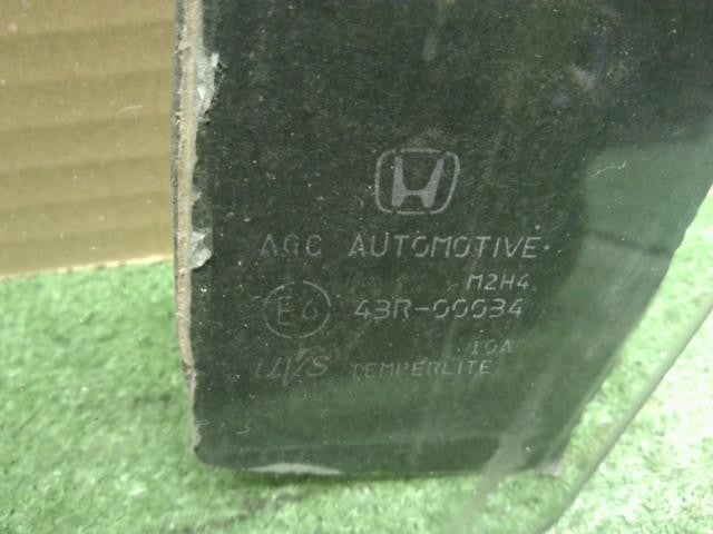 フィット 6BA-GR2 右フロントドアガラス　運転席側　 73300-TZA-J01 自社品番250195