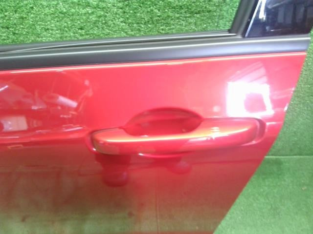 フィット 6BA-GR2 左フロントドア　助手席側 67050-TZA-J00ZZ 自社品番250195　色R565M