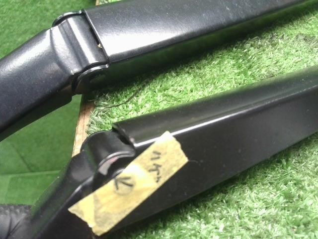 フィット 6BA-GR2 フロントワイパーアーム左右セット 76600-TZA-J01,76610-TZA-J01 自社品番250195